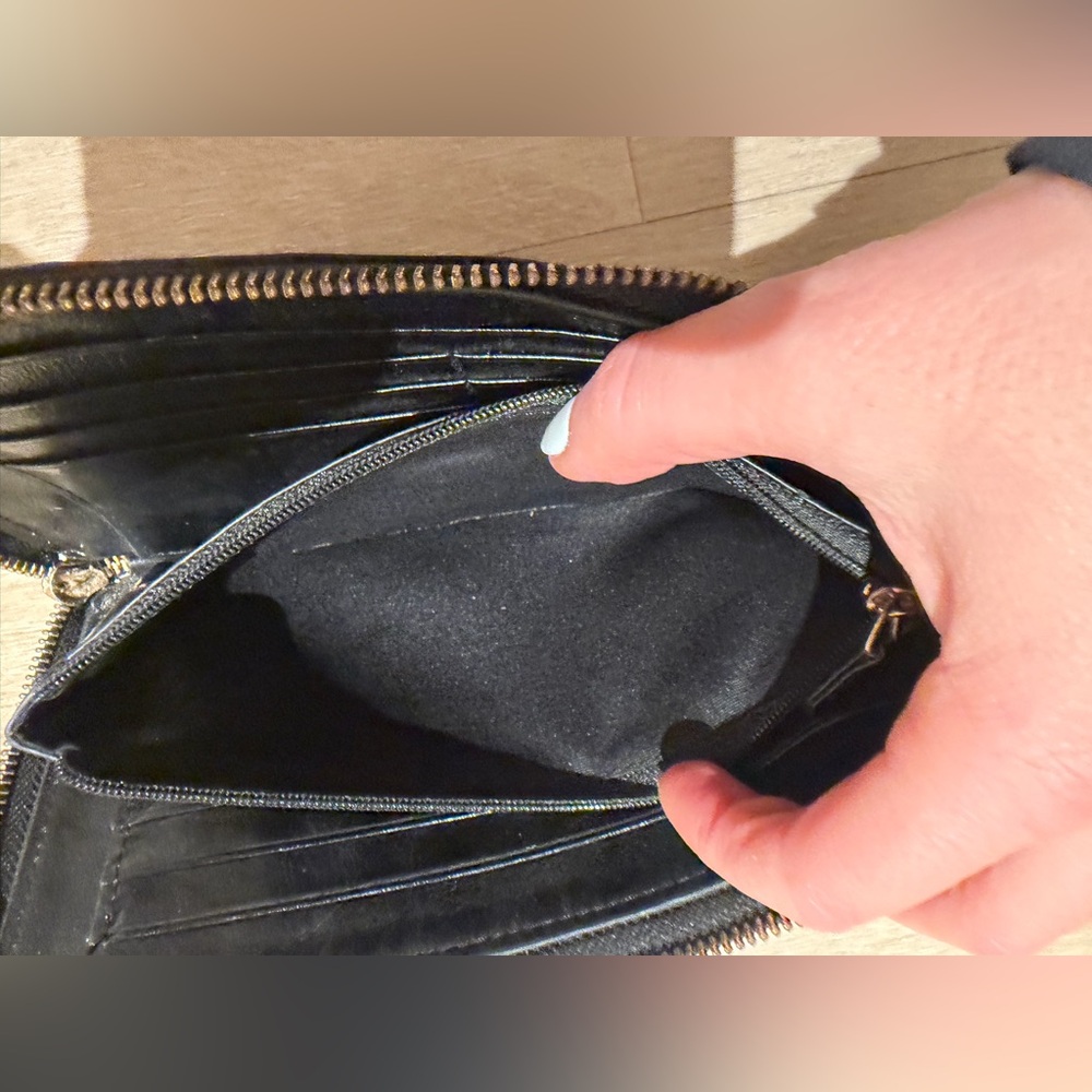 Black Leather Quilted Wallet clutch - Picture 7 of 10